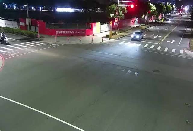 中科路/經貿五路(右側車流往環中路) Zhongke Rd./Jingmao 5th Rd. (Right side Traffic flow to Huanzhong Rd.)