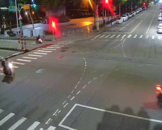中平路/敦化路(右側車流往黎明路)