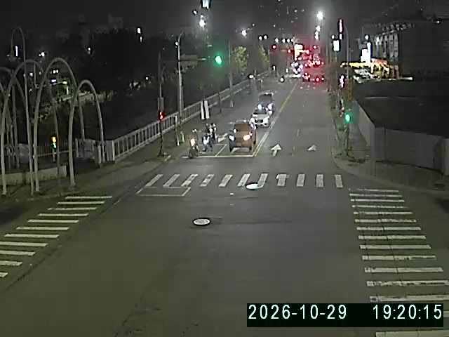 黎明路/經貿路(右側車流往中清路)
