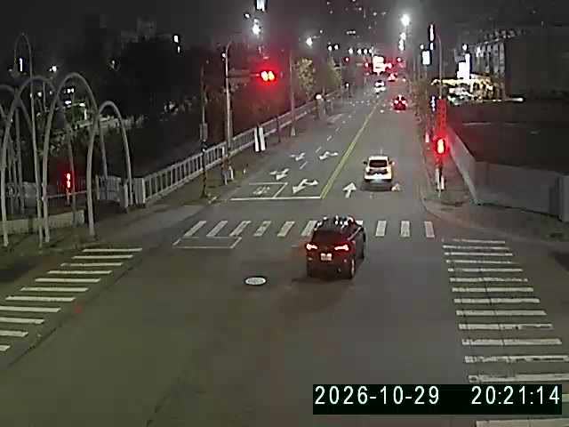 黎明路/經貿路(右側車流往中清路)
