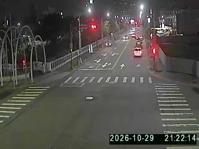 黎明路/經貿路(右側車流往中清路)