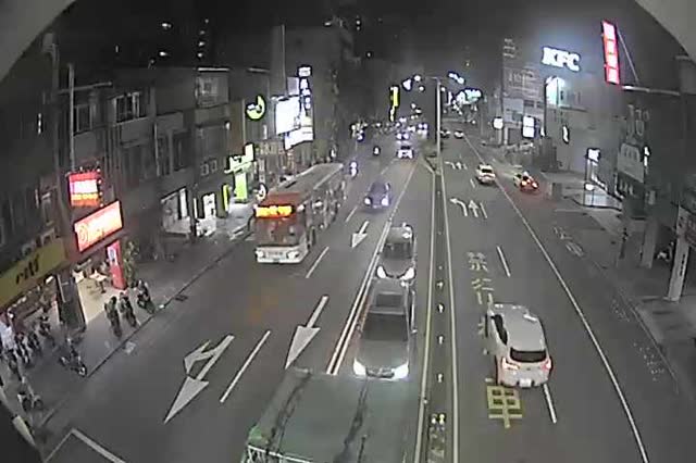 中清路/后庄路(右側車流往文心路)Zhongqing Rd./Houzhuang Rd.(Right side Traffic flow to Wenxin Rd.)