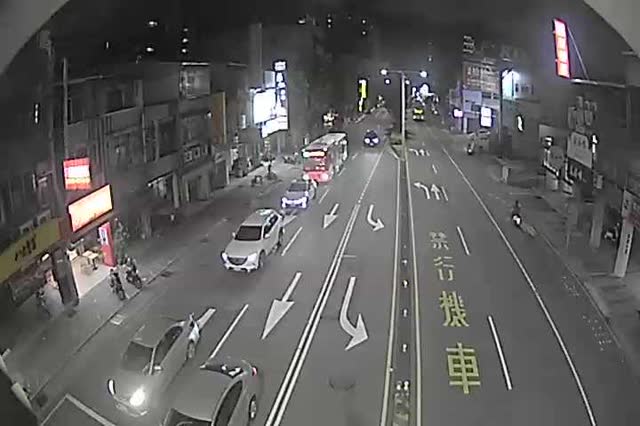 中清路/后庄路(右側車流往文心路)Zhongqing Rd./Houzhuang Rd.(Right side Traffic flow to Wenxin Rd.)