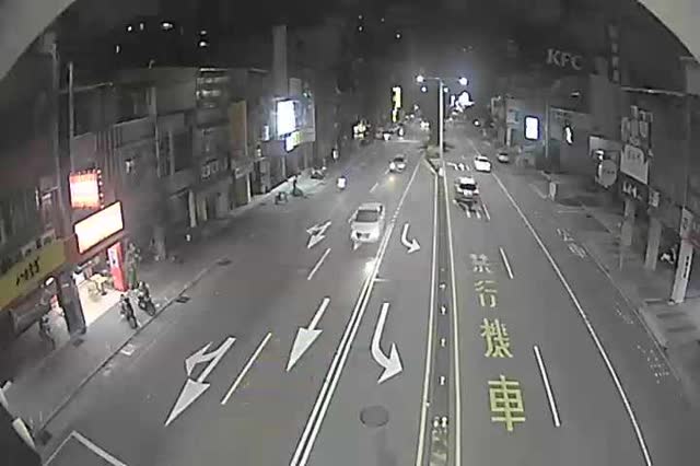 中清路/后庄路(右側車流往文心路)Zhongqing Rd./Houzhuang Rd.(Right side Traffic flow to Wenxin Rd.)