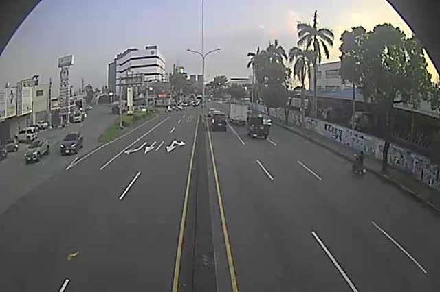 中清路/中清聯絡道大雅端 (右側車流往環中路) Zhongqing Rd. (Right side Traffic flow to Huanzhong Rd.)