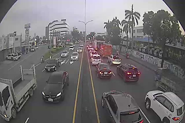 中清路/中清聯絡道大雅端 (右側車流往環中路) Zhongqing Rd. (Right side Traffic flow to Huanzhong Rd.)