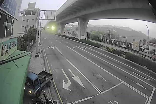 環中東路/松竹路 (車流往東山路) Huanzhong E.Rd./Songzhu Rd.(Traffic flow to Dongshan Rd.)