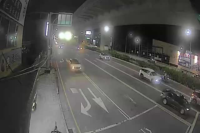 環中東路/松竹路 (車流往東山路) Huanzhong E.Rd./Songzhu Rd.(Traffic flow to Dongshan Rd.)