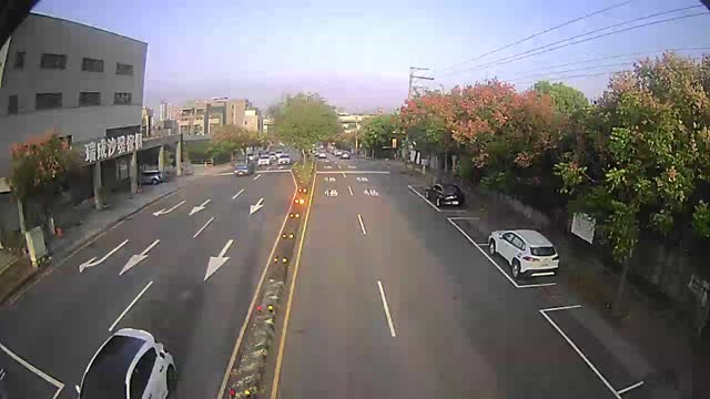 松竹路/松竹一路(右側車流往環中東路)