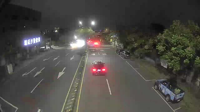松竹路/松竹一路(右側車流往環中東路)