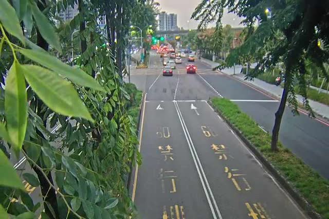 太原路/樹孝路(右側車流往環中東路) Taiyuan Rd./Shuxiao Rd. (Right side Traffic flow to Huanzhong E.Rd.)