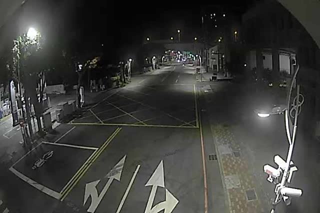 中山路/市民大道一段620巷(右側車流往環中東路)Zhongshan Rd./Zhongshan Dist.Ln.620 .(Traffic flow to Huanzhong E.Rd.)