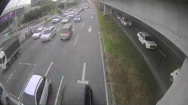 環中路/凱旋路(車流往中清路) Huanzhong Rd./Kaixuan Rd.(traffic to Zhongqing Rd.)