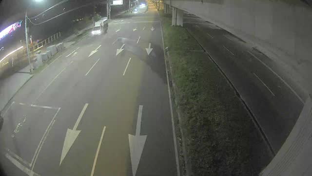 環中路/凱旋路(車流往中清路) Huanzhong Rd./Kaixuan Rd.(traffic to Zhongqing Rd.)