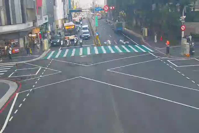 三民路/育才街(右側車流往公園路) Sanmin Rd./Yucai St.(Right side Traffic flow to Gongyuan Rd.)