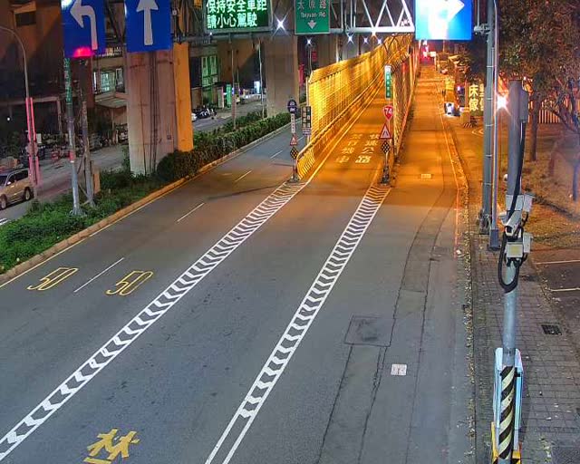 松竹路/環中東路(右側車流往太原路) Songzhu Rd./Huanzhong E.Rd.(Right side Traffic flow to Taiyuan Rd.)