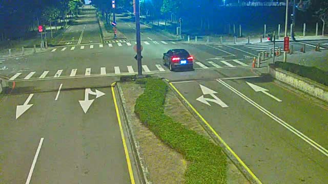 凱旋路/黎明路(右側車流往環中路)