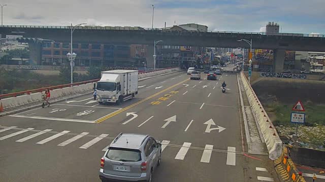 太平路/甲堤路(右側車流往環中東路)Taiping Rd./Jiati Rd.(Right side Traffic flow to Huanzhong E. Rd.)