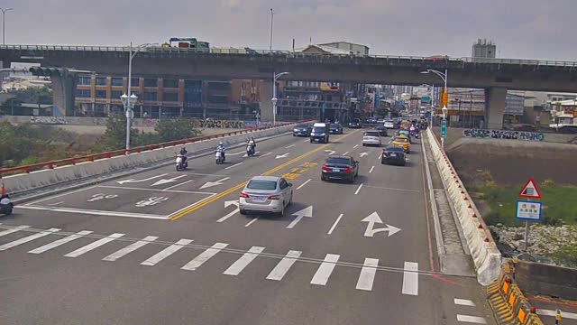 太平路/甲堤路(右側車流往環中東路)Taiping Rd./Jiati Rd.(Right side Traffic flow to Huanzhong E. Rd.)