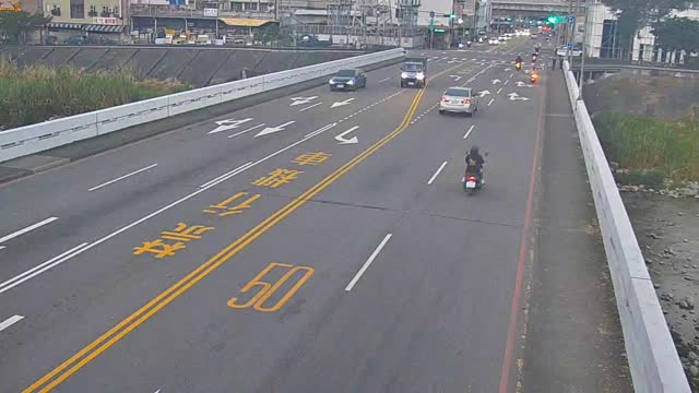 精武路/旱溪東路(右側車流往進化路)Jingwu Rd./Hanxi E. Rd. (Right side Traffic flow to Jinhua Rd.)