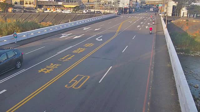 精武路/旱溪東路(右側車流往進化路)Jingwu Rd./Hanxi E. Rd. (Right side Traffic flow to Jinhua Rd.)
