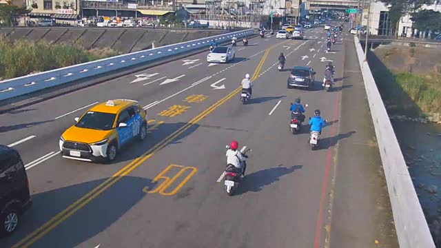 精武路/旱溪東路(右側車流往進化路)Jingwu Rd./Hanxi E. Rd. (Right side Traffic flow to Jinhua Rd.)
