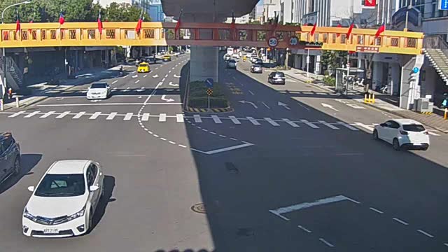 文心路/甘肅路(右側車流往河南路) Wenxin Rd./Gansu Rd. (Right side Traffic flow to Henan Rd.)