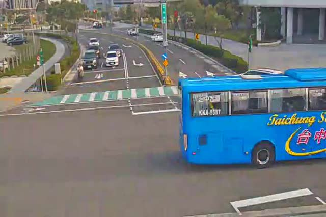 中科路/黎明路(右側車流往經貿五路) Zhongke Rd./Liming Rd. (Right side Traffic flow to Jingmao 5th Rd.)