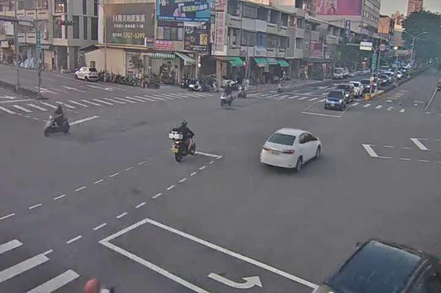 北屯路/松竹路(右側車流往潭子)Beitun Rd./Songzhu Rd.(Right side Traffic flow to Tanzi Dist.)