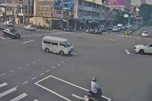 北屯路/松竹路(右側車流往潭子)Beitun Rd./Songzhu Rd.(Right side Traffic flow to Tanzi Dist.)