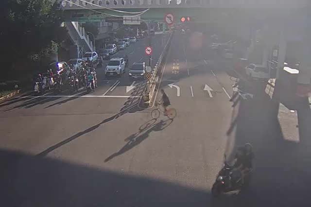 北屯路/健行路口(右側車流往崇德路) Beitun Rd./Jianxing Rd.(Right side Traffic flow to Chongde Rd.)