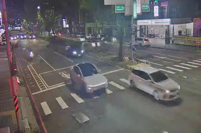 中清路/經貿一路(右側車流往文心路)