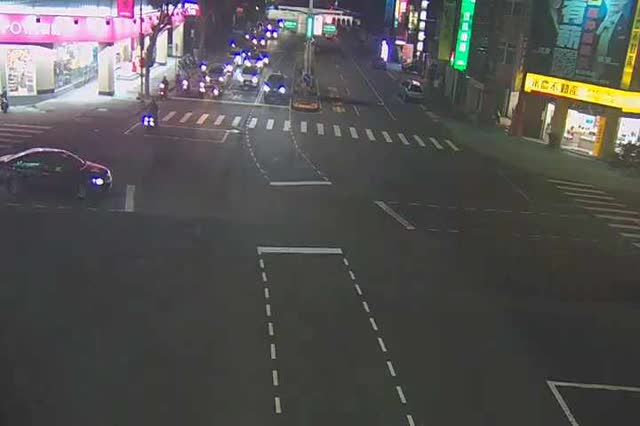 中清路/敦化路(右側車流往文心路)