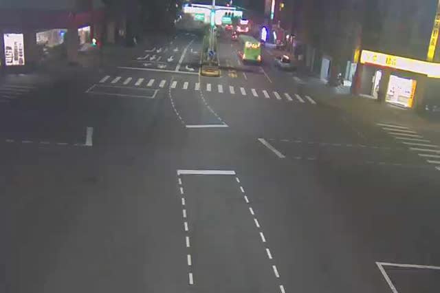 中清路/敦化路(右側車流往文心路)