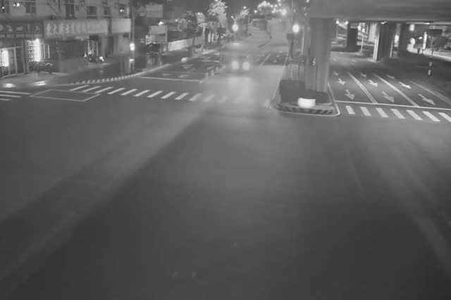 環中路/西屯路(車流往中清路) Huanzhong Rd./Xitun Rd. (Traffic flow to Zhongqing Rd.)