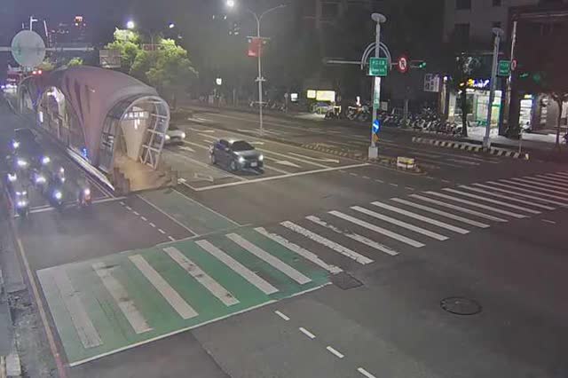 台灣大道/中工三路 (右側車流往環中路) Taiwan Blvd /Zhonggong 3rd Rd. (Right side Traffic flow to Huanzhong Rd.)