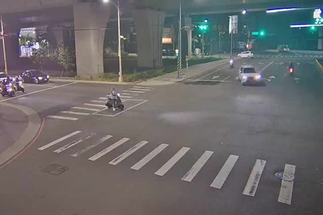 崇德十路/環中路 (右側車流往雅潭路) Chongde 10th Rd./Huanzhong Rd.( Right side Traffic flow toYatan Rd.)