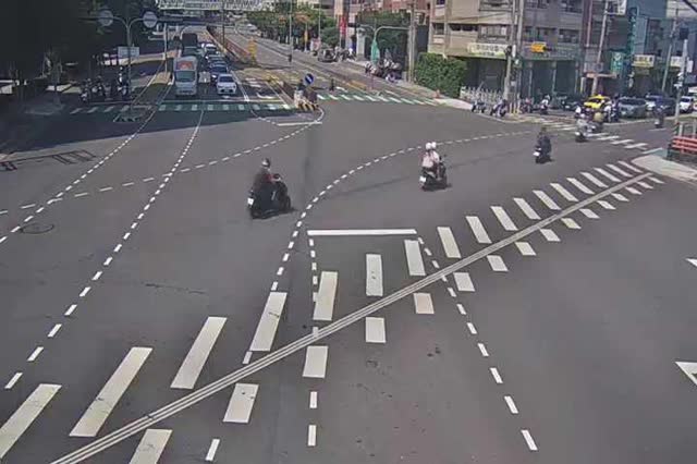 向上路/忠勇路(右側車流往龍井)