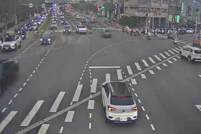 向上路/忠勇路(右側車流往龍井)