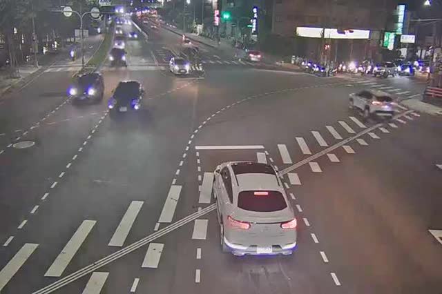 向上路/忠勇路(右側車流往龍井)