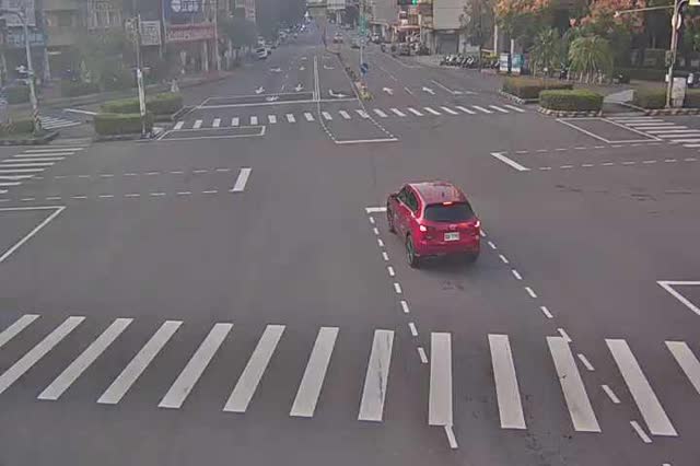 進化路/精武路(右側車流往自由路)