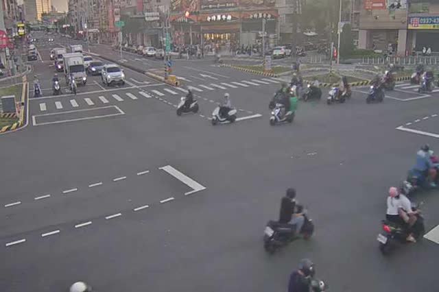 進化北路/崇德路(右側車流往五權路)