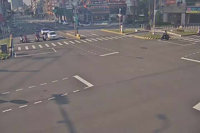 進化北路/崇德路(右側車流往五權路)
