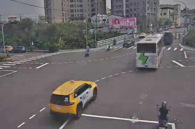 中興路二段/大智路(右側車流往大里方向)