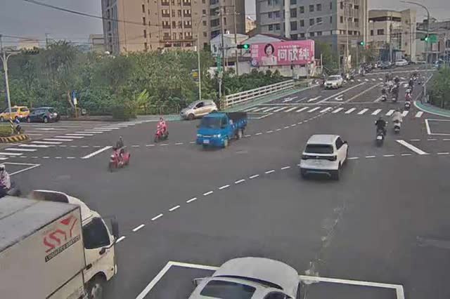 中興路二段/大智路(右側車流往大里方向)