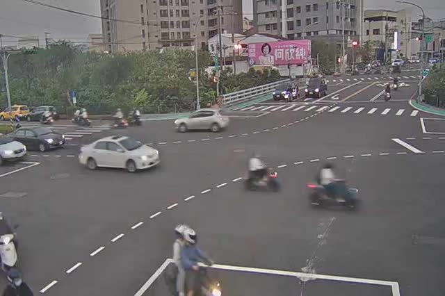 中興路二段/大智路(右側車流往大里方向)