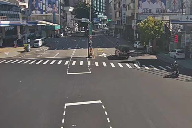 中清路/英才路(右側車流往五權路方向)