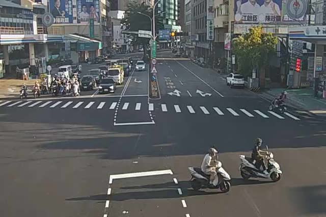 中清路/英才路(右側車流往五權路方向)