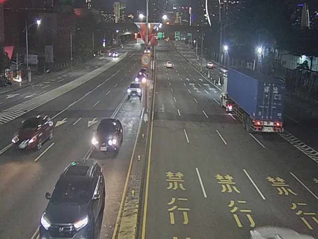 台灣大道/安和路(右側車流往文心路)(中央分隔島)