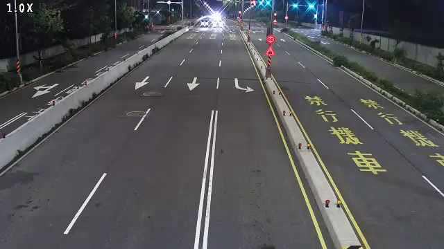 西屯路/都會園路(右側車流往東大路方向)Xitun Rd./Duhuiyuan Rd.(Right side Traffic flow to Dongda Rd.)